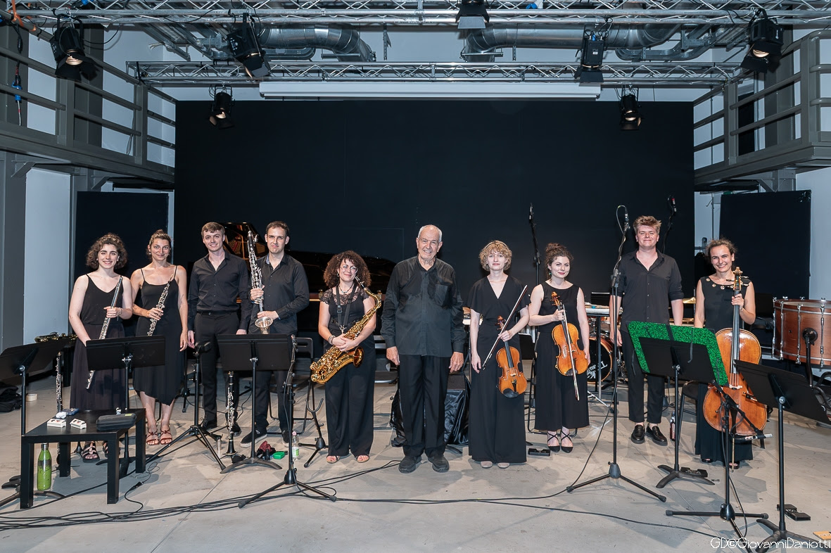 ALLA FABBRICA / GLI AUGURI IN MUSICA PER IL MAESTRO LUCA FRANCESCONI